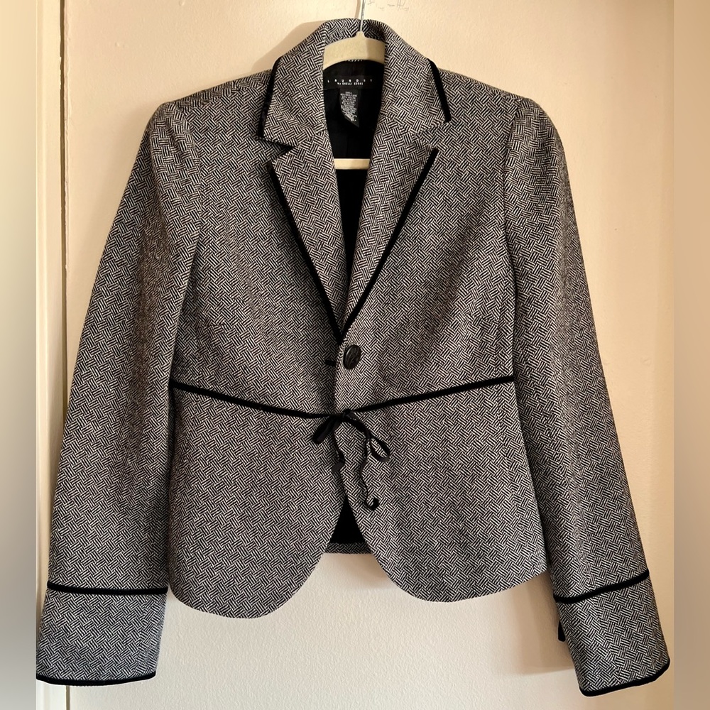 Chic Professional Blazer 🖤🤍